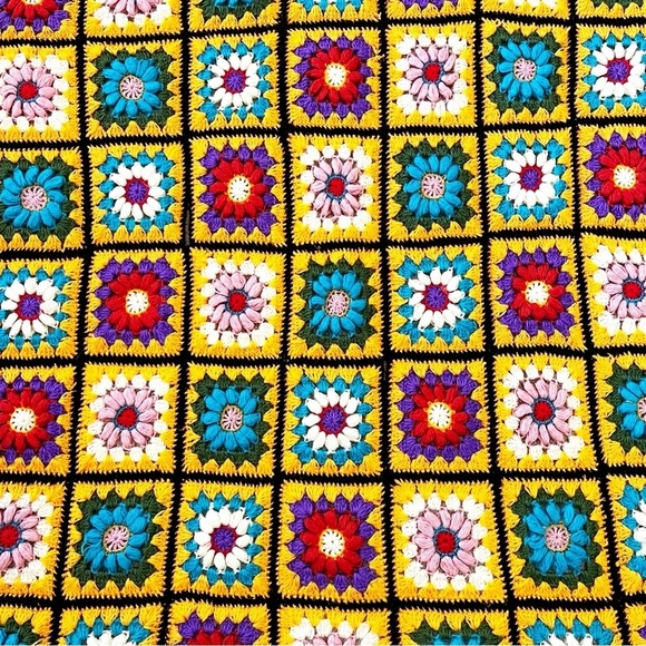 Vintage 70s Crochet Afghan Blanket Yellow Bright Granny Square Throw Lightweight - Picture 7 of 12